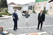 Prezident İlham Əliyev və birinci xanım Mehriban Əliyeva Balaxanı qəsəbəsində aparılan abadlıq işləri ilə tanış olublar (FOTO) (YENİLƏNİB-2)