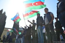 Binəqədidə yüzlərlə şəxs könüllü olaraq hərbi xidmətə yollanıb (FOTO)