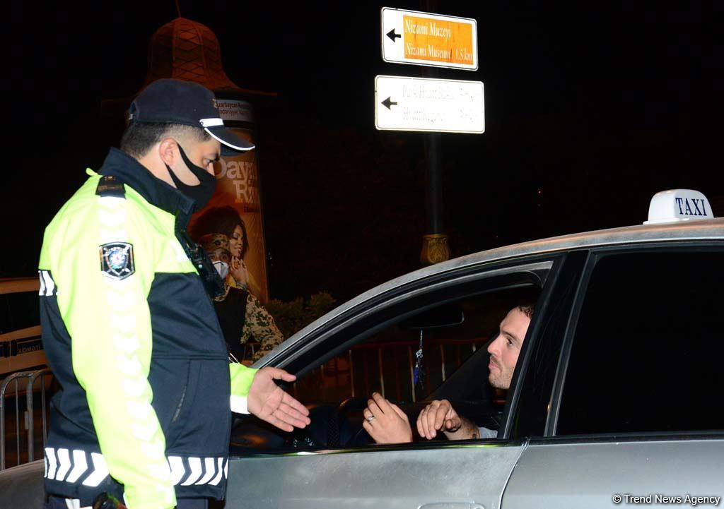 Paytaxtda komendant saatı qaydalarının təmin olunması tədbirləri davam etdirilir (FOTO)