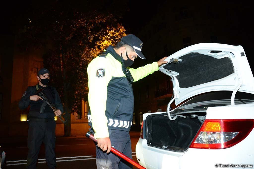 Paytaxtda komendant saatı qaydalarının təmin olunması tədbirləri davam etdirilir (FOTO)