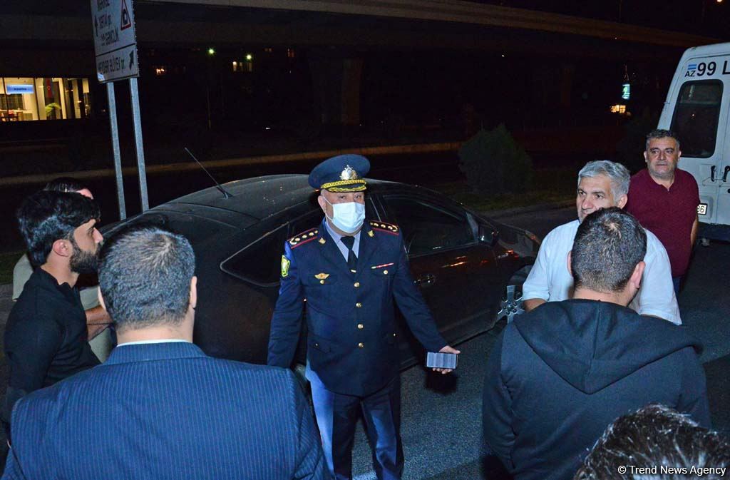 Paytaxtda komendant saatı qaydalarının təmin olunması tədbirləri davam etdirilir (FOTO)