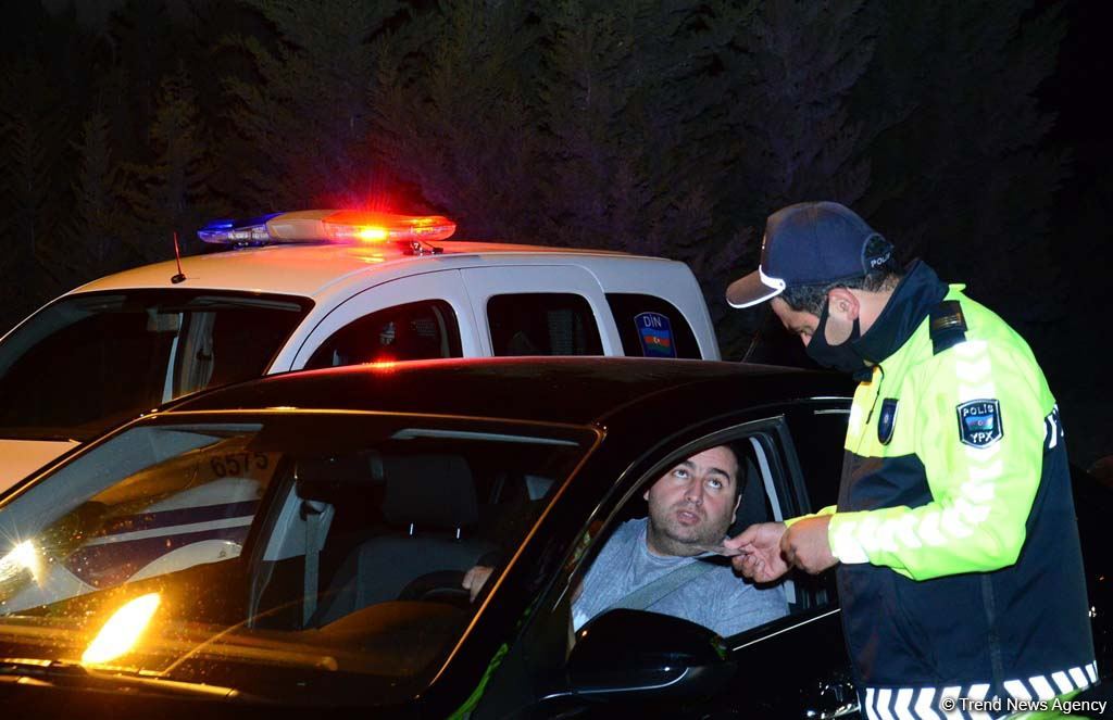 Paytaxtda komendant saatı qaydalarının təmin olunması tədbirləri davam etdirilir (FOTO)