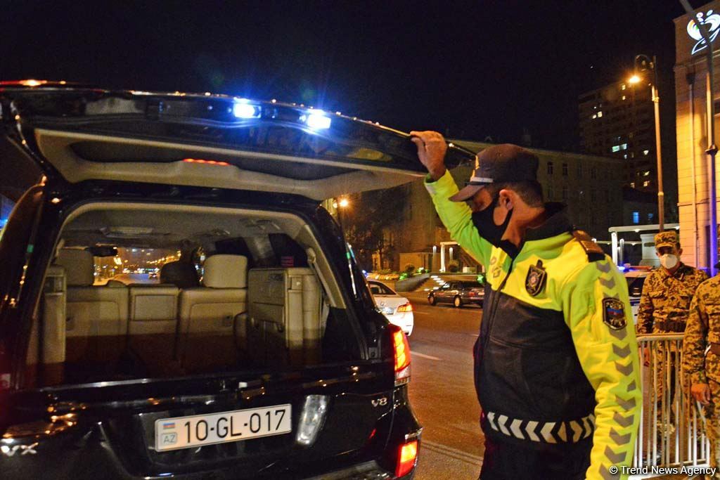 Paytaxtda komendant saatı qaydalarının təmin olunması tədbirləri davam etdirilir (FOTO)