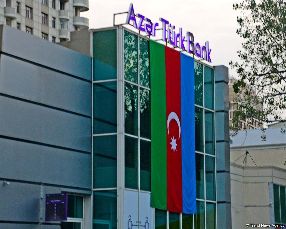 Bakı üçrəngli bayrağa bürünüb (FOTO)