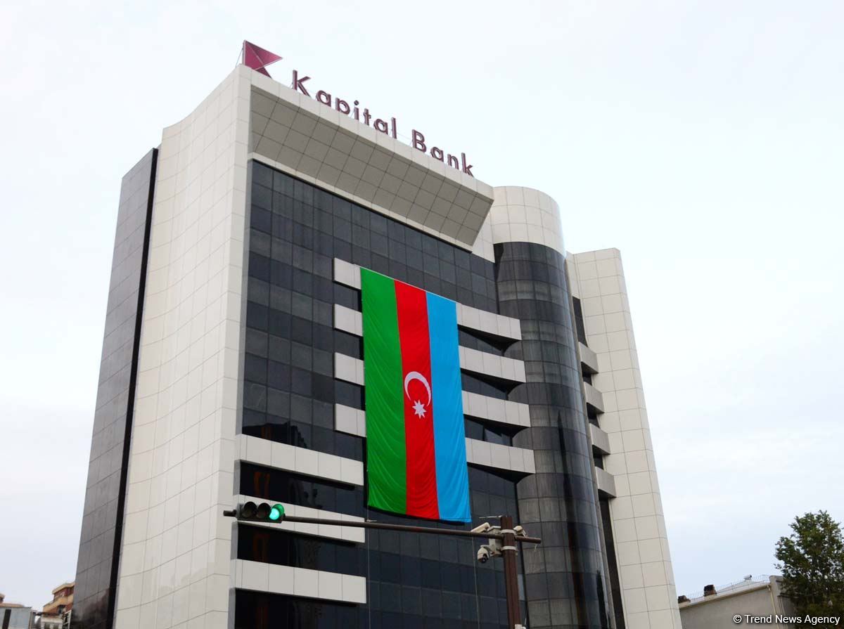 Bakı üçrəngli bayrağa bürünüb (FOTO)