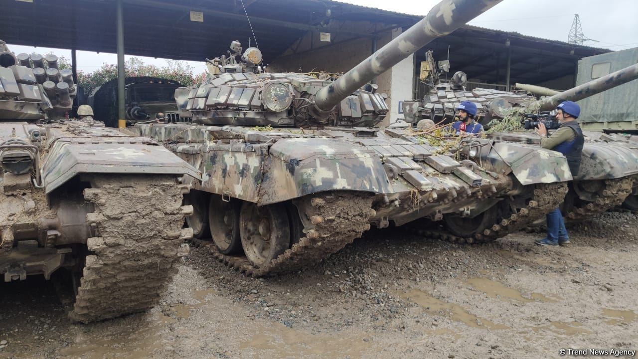 Cəbrayılda ələ keçirilən düşmən texnikası: 3 tank, 9 "Ural"... (FOTO)