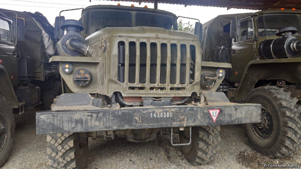 Cəbrayılda ələ keçirilən düşmən texnikası: 3 tank, 9 "Ural"... (FOTO)