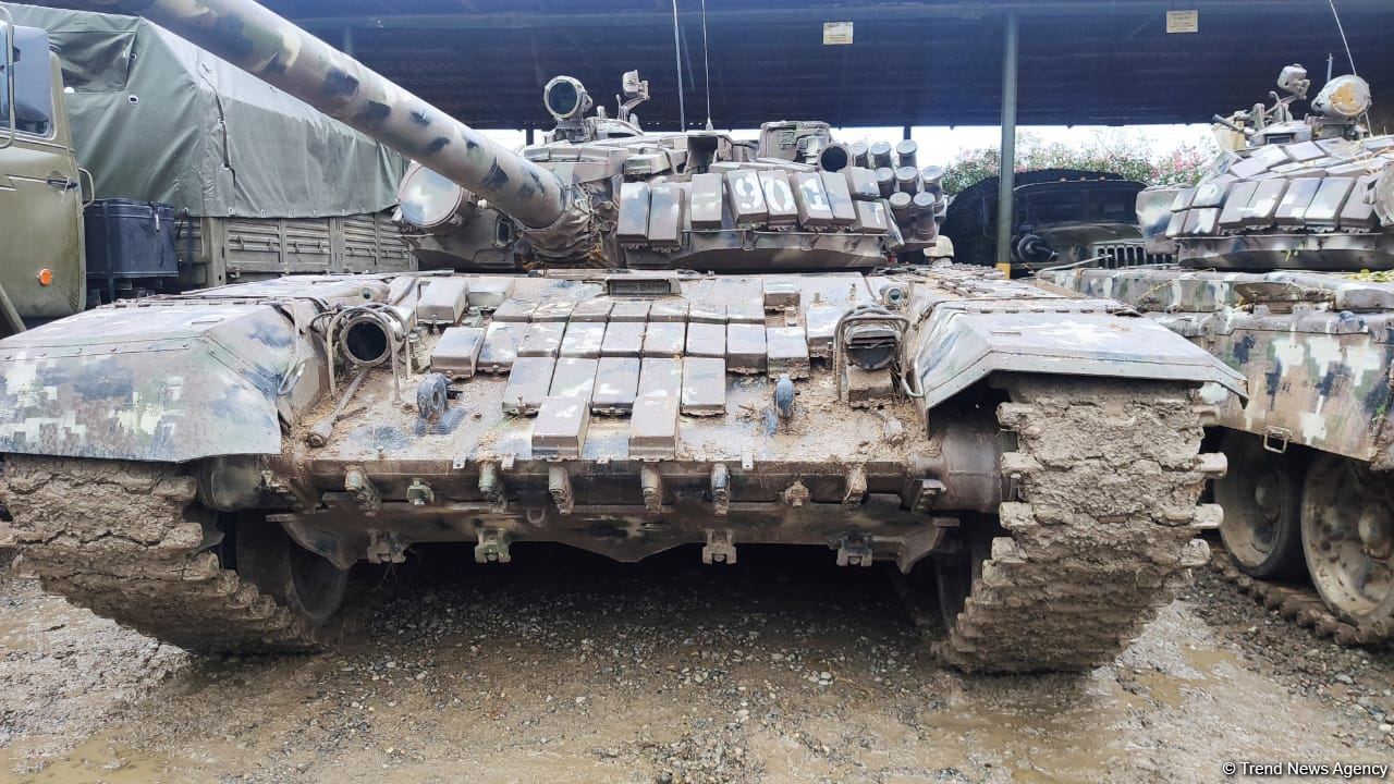 Cəbrayılda ələ keçirilən düşmən texnikası: 3 tank, 9 "Ural"... (FOTO)