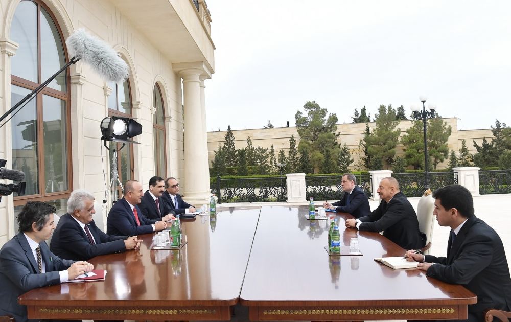 Prezident İlham Əliyev Türkiyənin Xarici İşlər nazirinin başçılıq etdiyi nümayəndə heyətini qəbul edib (FOTO) (YENİLƏNİB)