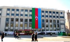 Üçrəngli bayrağımıza bürünmüş Bakı (FOTOSESSİYA)