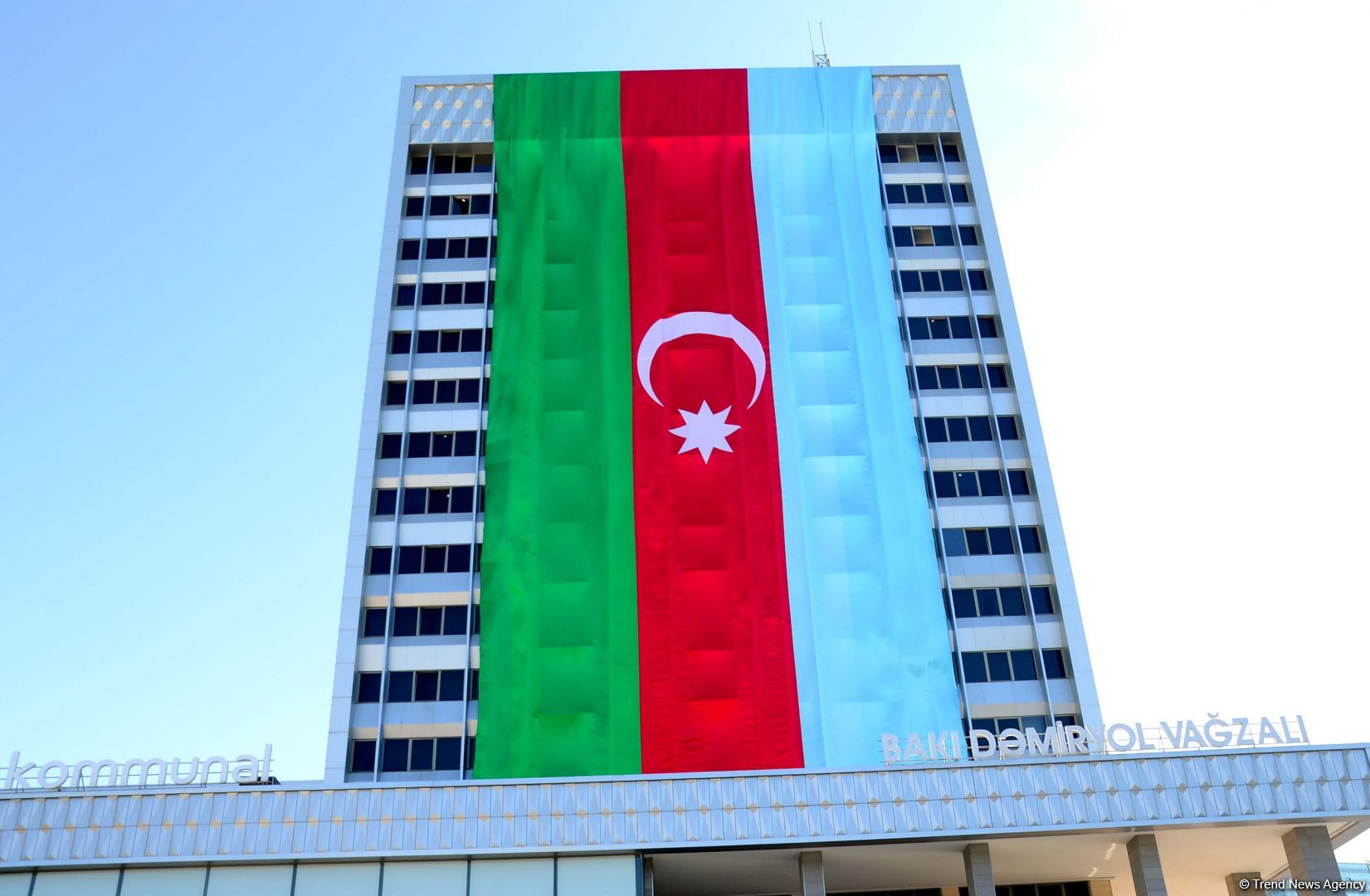 Üçrəngli bayrağımıza bürünmüş Bakı (FOTOSESSİYA)