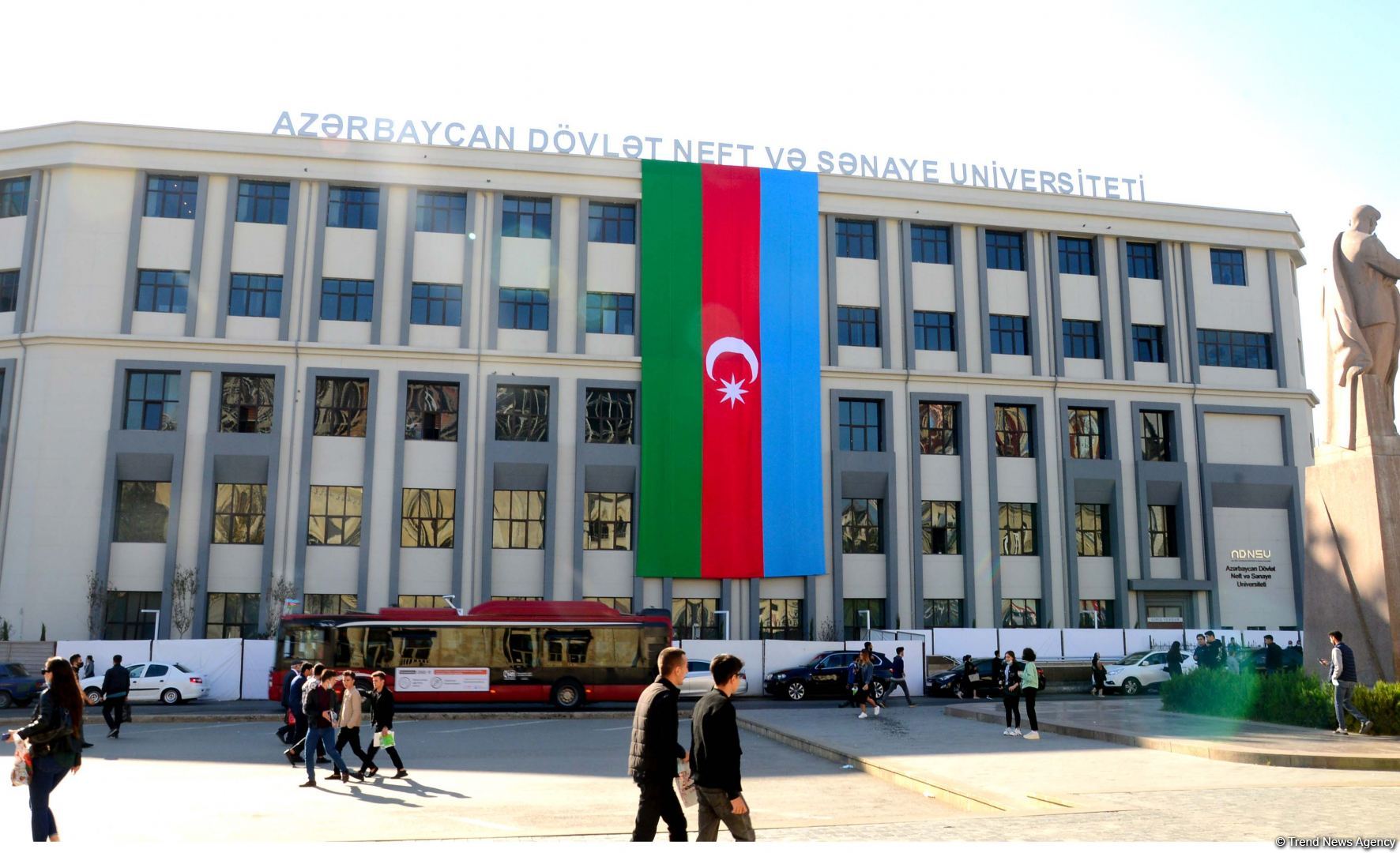 Üçrəngli bayrağımıza bürünmüş Bakı (FOTOSESSİYA)