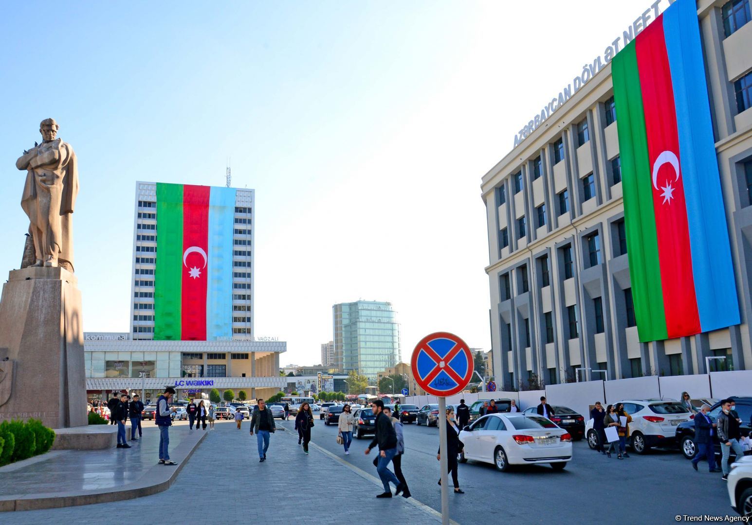 Üçrəngli bayrağımıza bürünmüş Bakı (FOTOSESSİYA)
