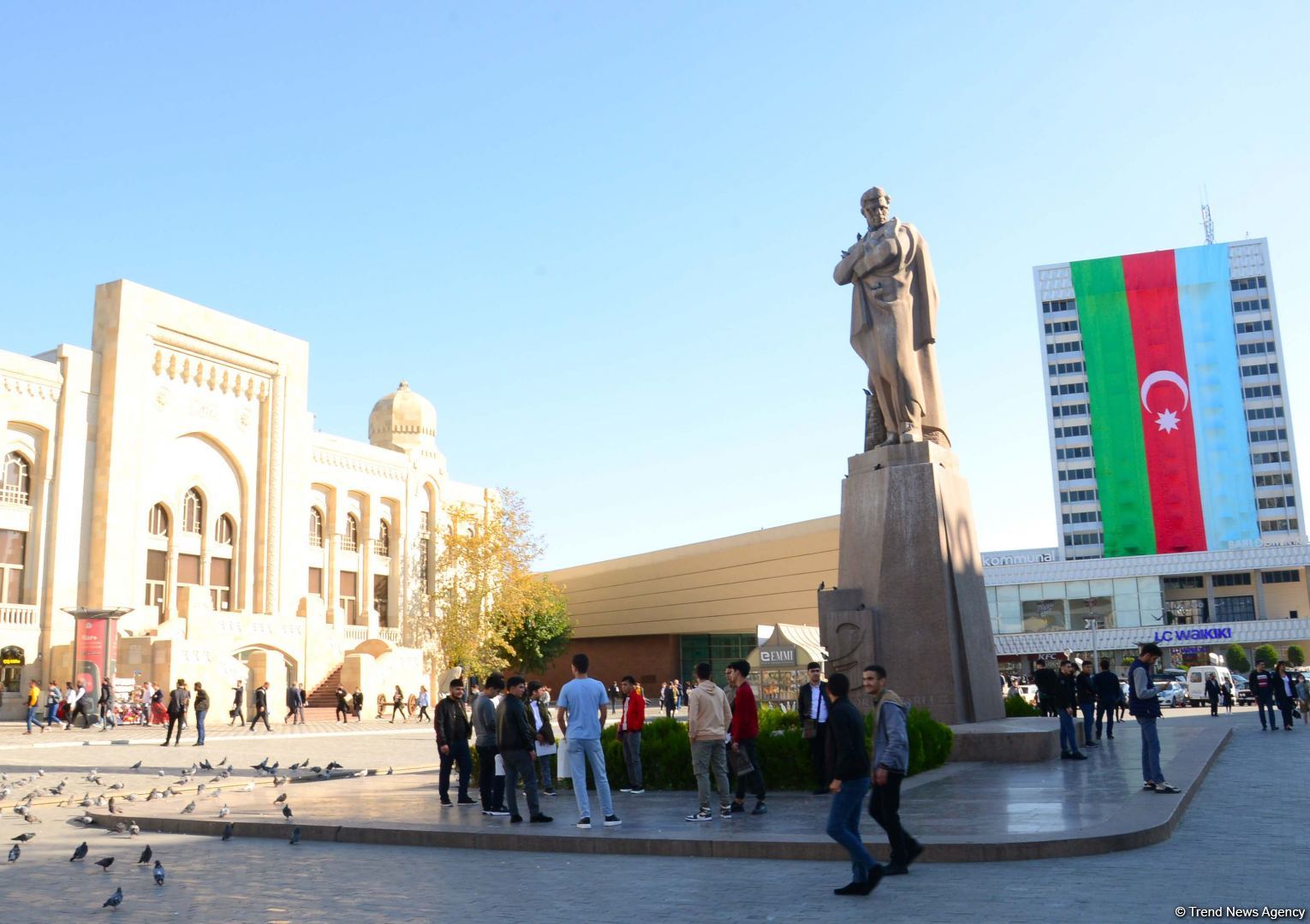 Üçrəngli bayrağımıza bürünmüş Bakı (FOTOSESSİYA)