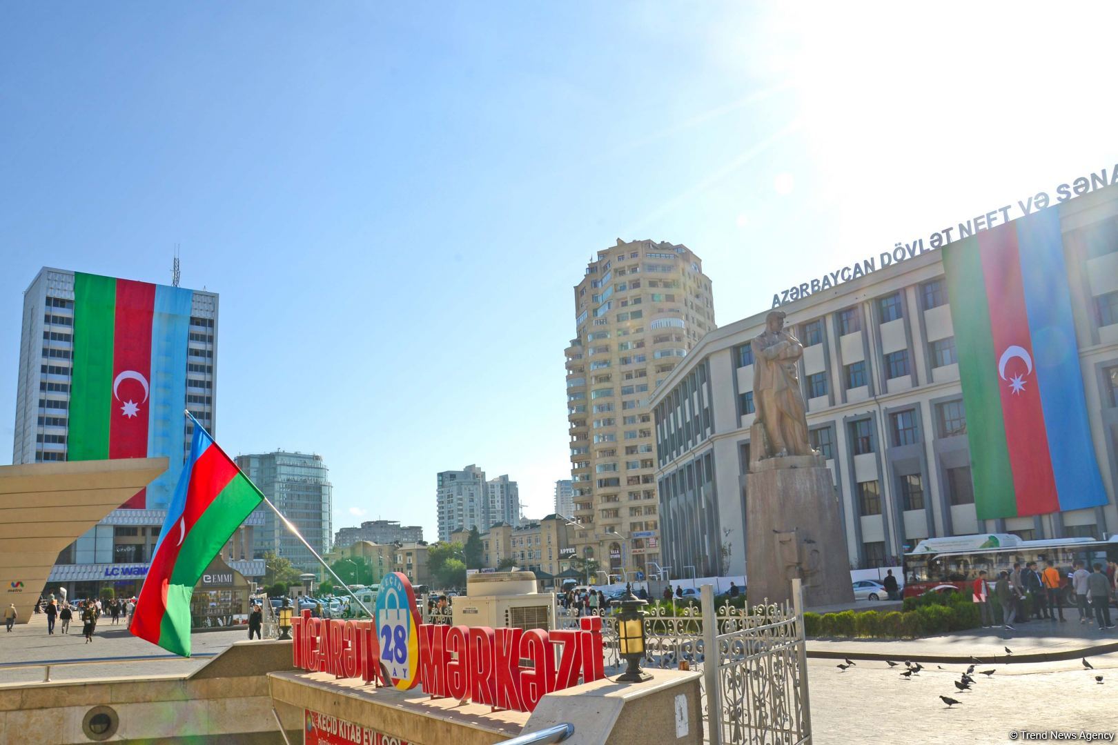 Üçrəngli bayrağımıza bürünmüş Bakı (FOTOSESSİYA)