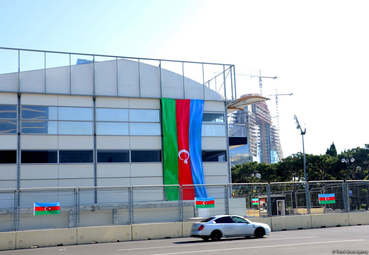 Üçrəngli bayrağımıza bürünmüş Bakı (FOTOSESSİYA)