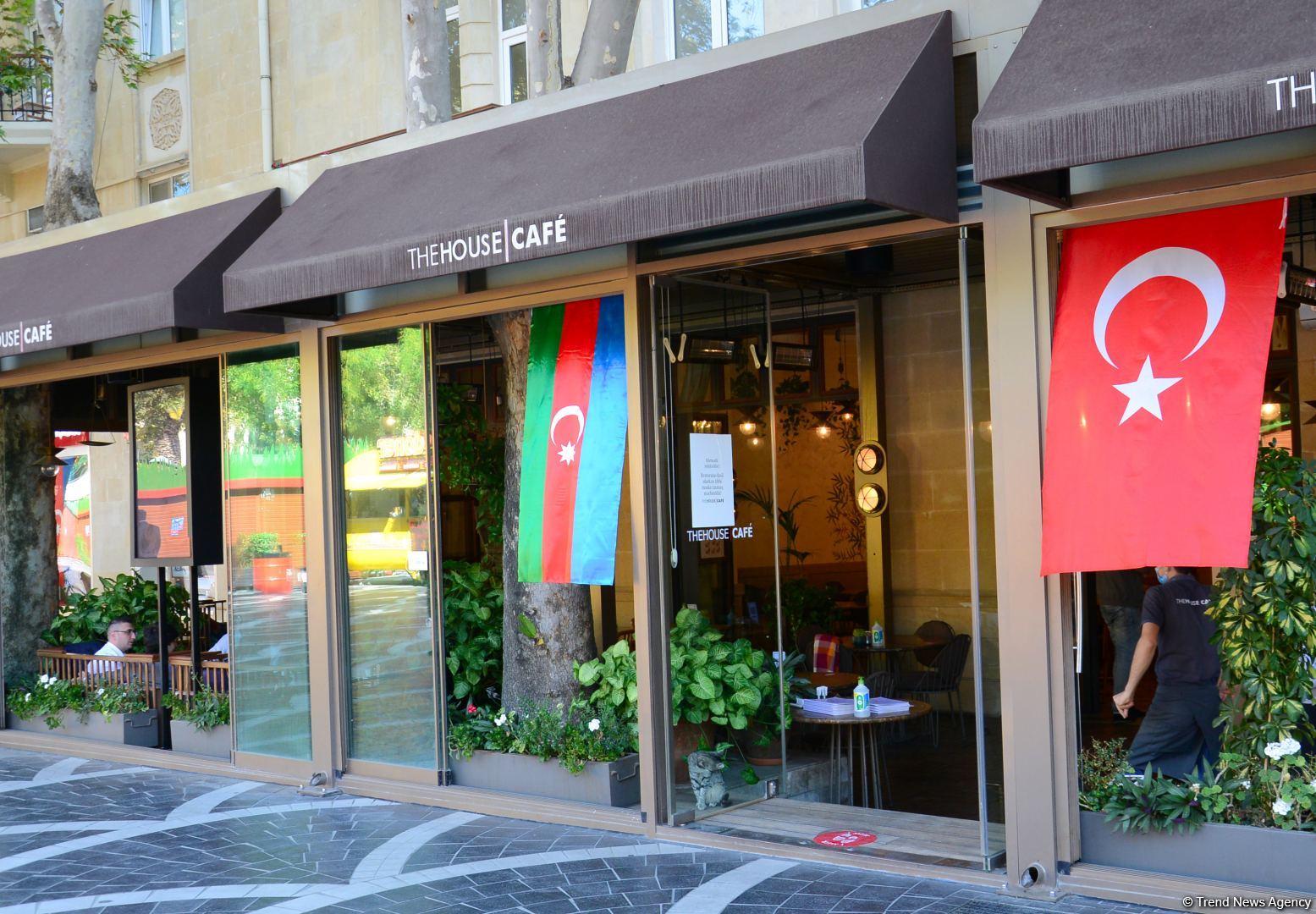 Üçrəngli bayrağımıza bürünmüş Bakı (FOTOSESSİYA)