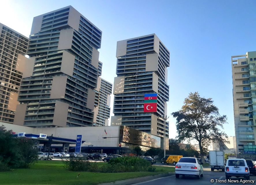 Üçrəngli bayrağımıza bürünmüş Bakı (FOTOSESSİYA)