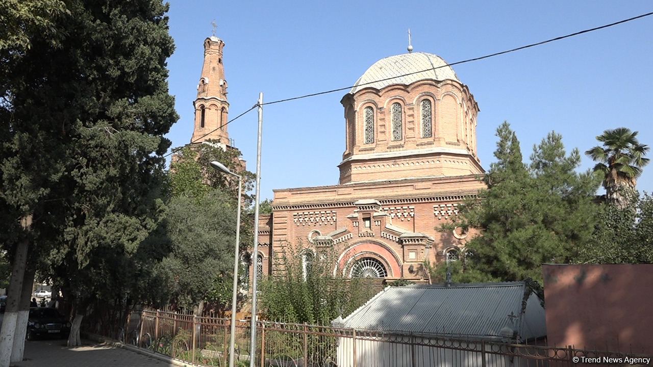 Gəncədəki kilsədə ermənilərin raket zərbələrinin qurbanı olmuş şəhər sakinlərinin anım mərasimi keçirilib (FOTO)