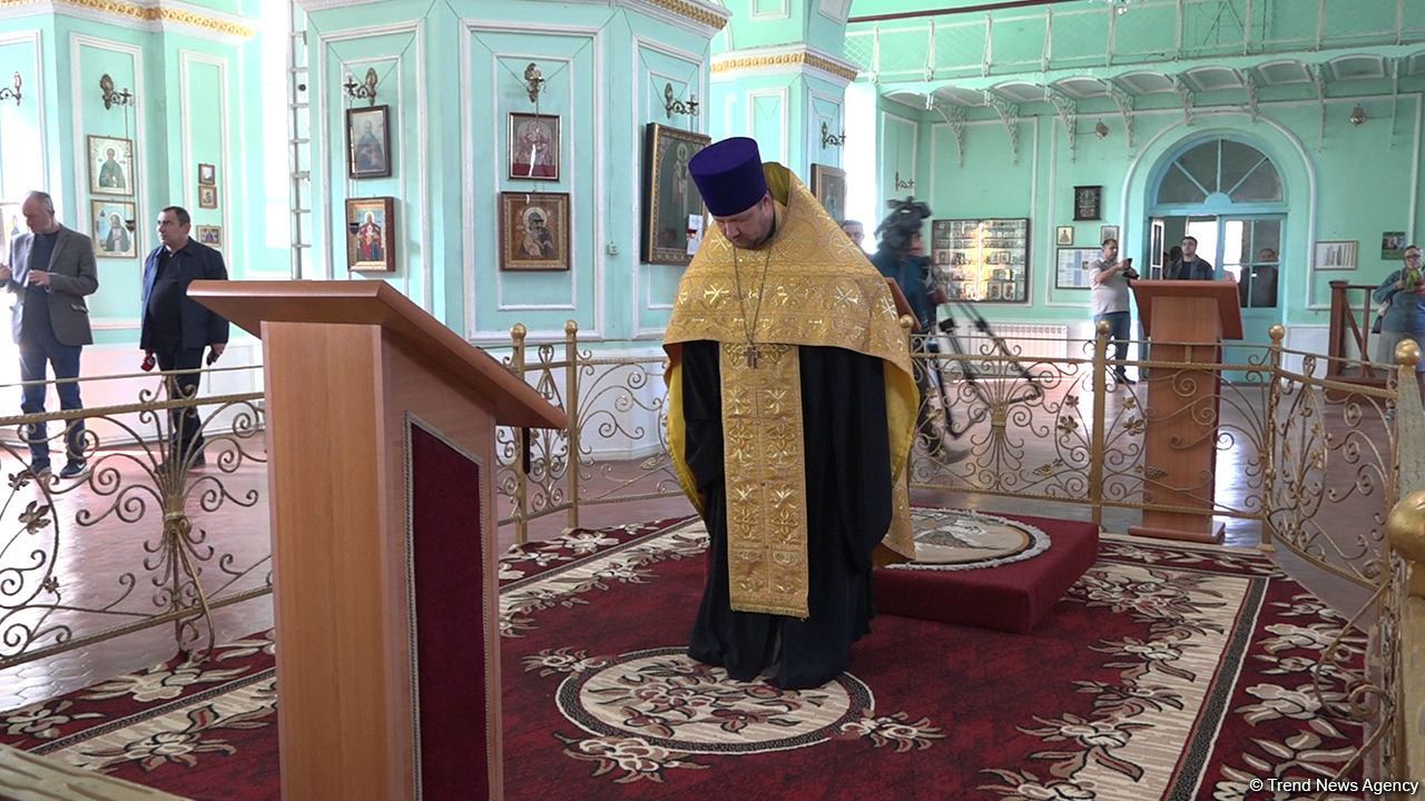 Gəncədəki kilsədə ermənilərin raket zərbələrinin qurbanı olmuş şəhər sakinlərinin anım mərasimi keçirilib (FOTO)