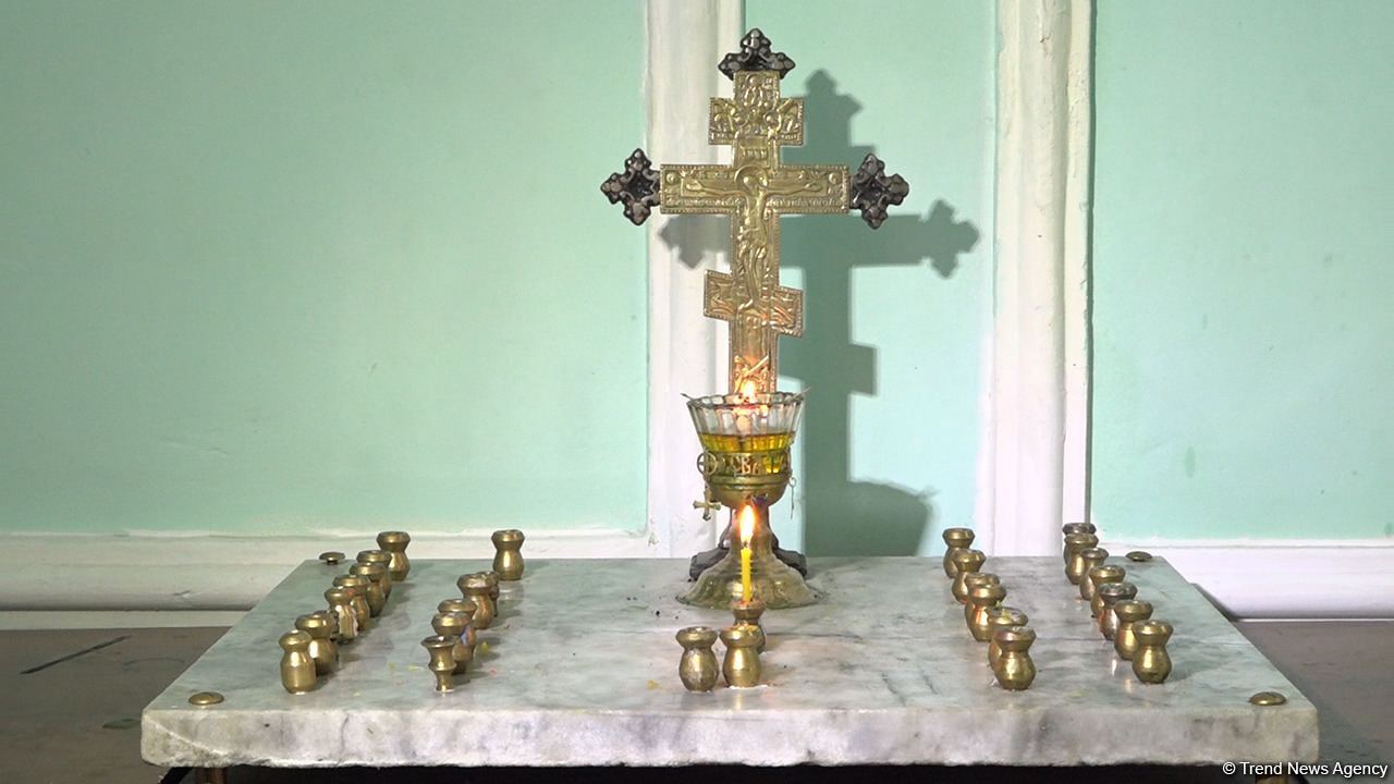 Gəncədəki kilsədə ermənilərin raket zərbələrinin qurbanı olmuş şəhər sakinlərinin anım mərasimi keçirilib (FOTO)