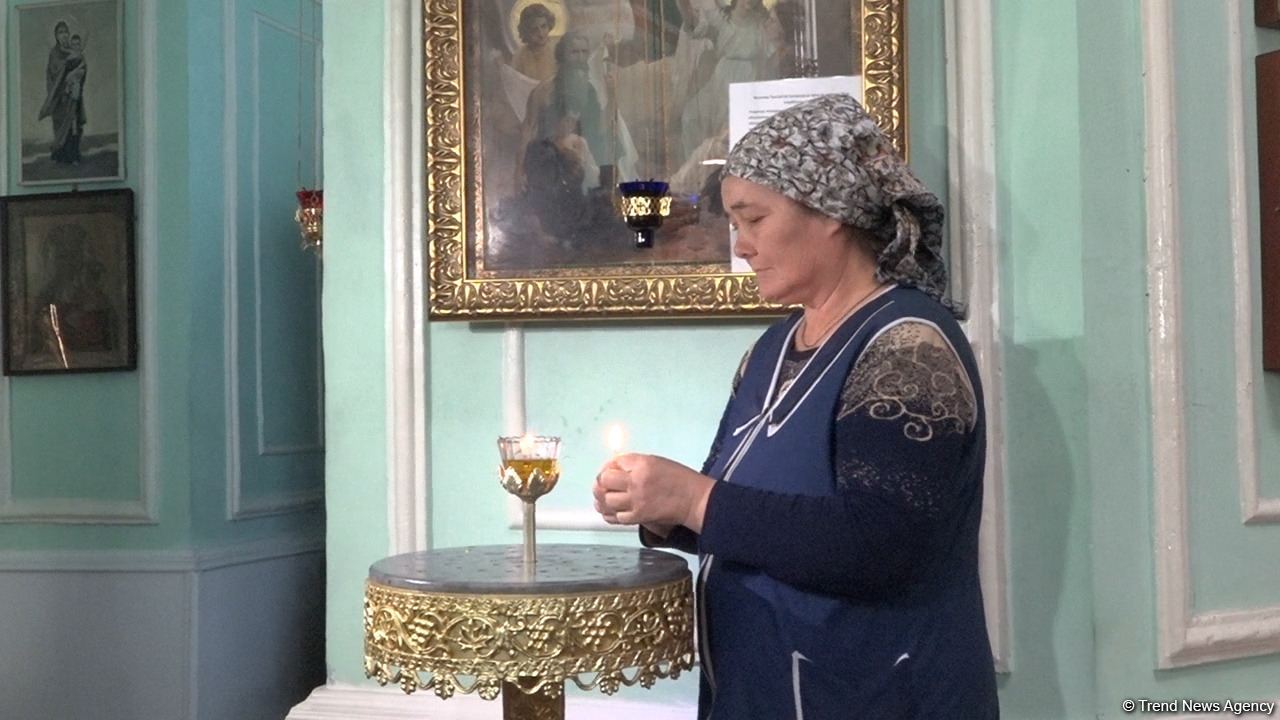 Gəncədəki kilsədə ermənilərin raket zərbələrinin qurbanı olmuş şəhər sakinlərinin anım mərasimi keçirilib (FOTO)