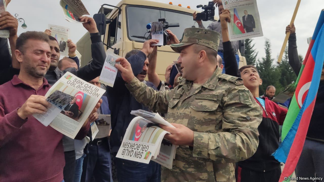 Xocavəndli məcburi köçkünlər bayraq yürüşü keçirdi (FOTO)