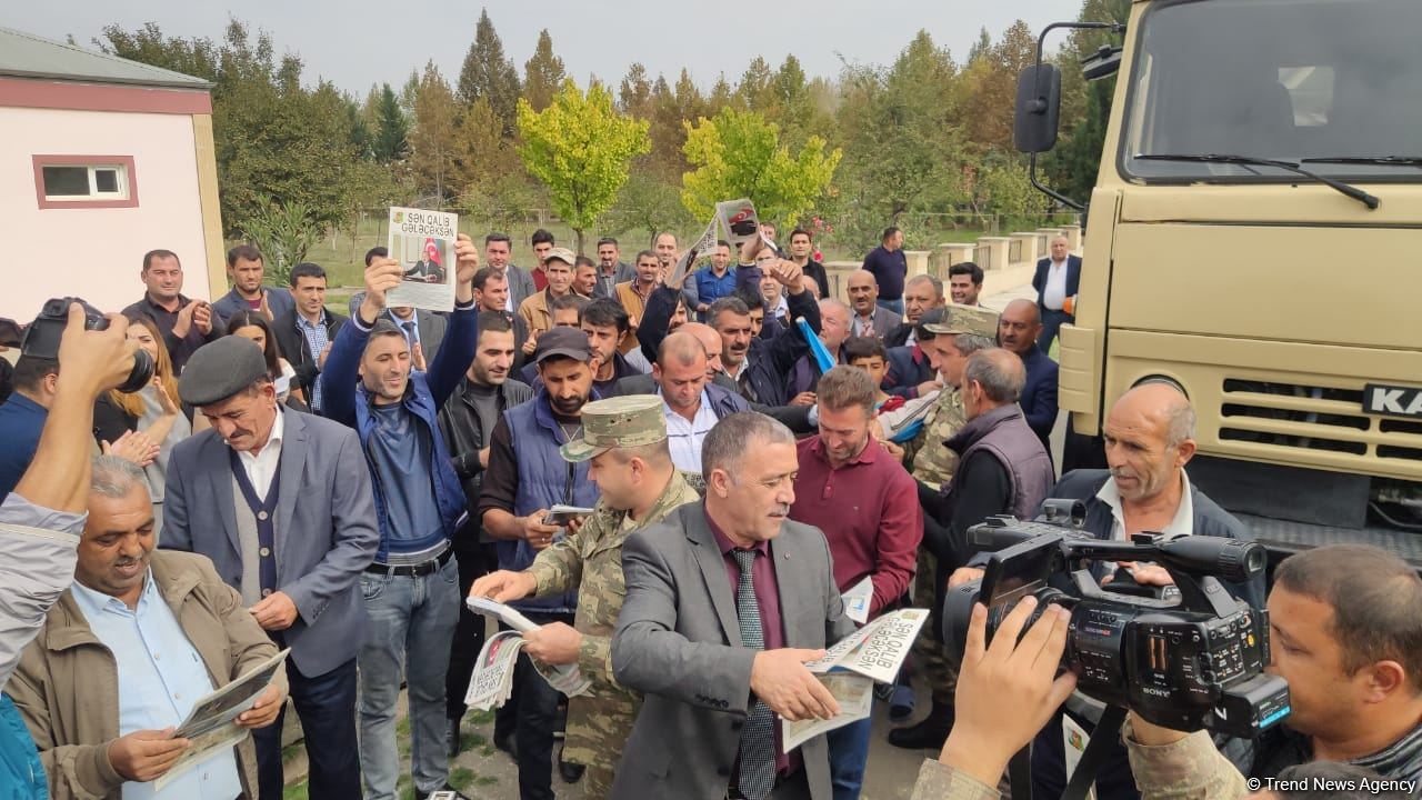 Xocavəndli məcburi köçkünlər bayraq yürüşü keçirdi (FOTO)