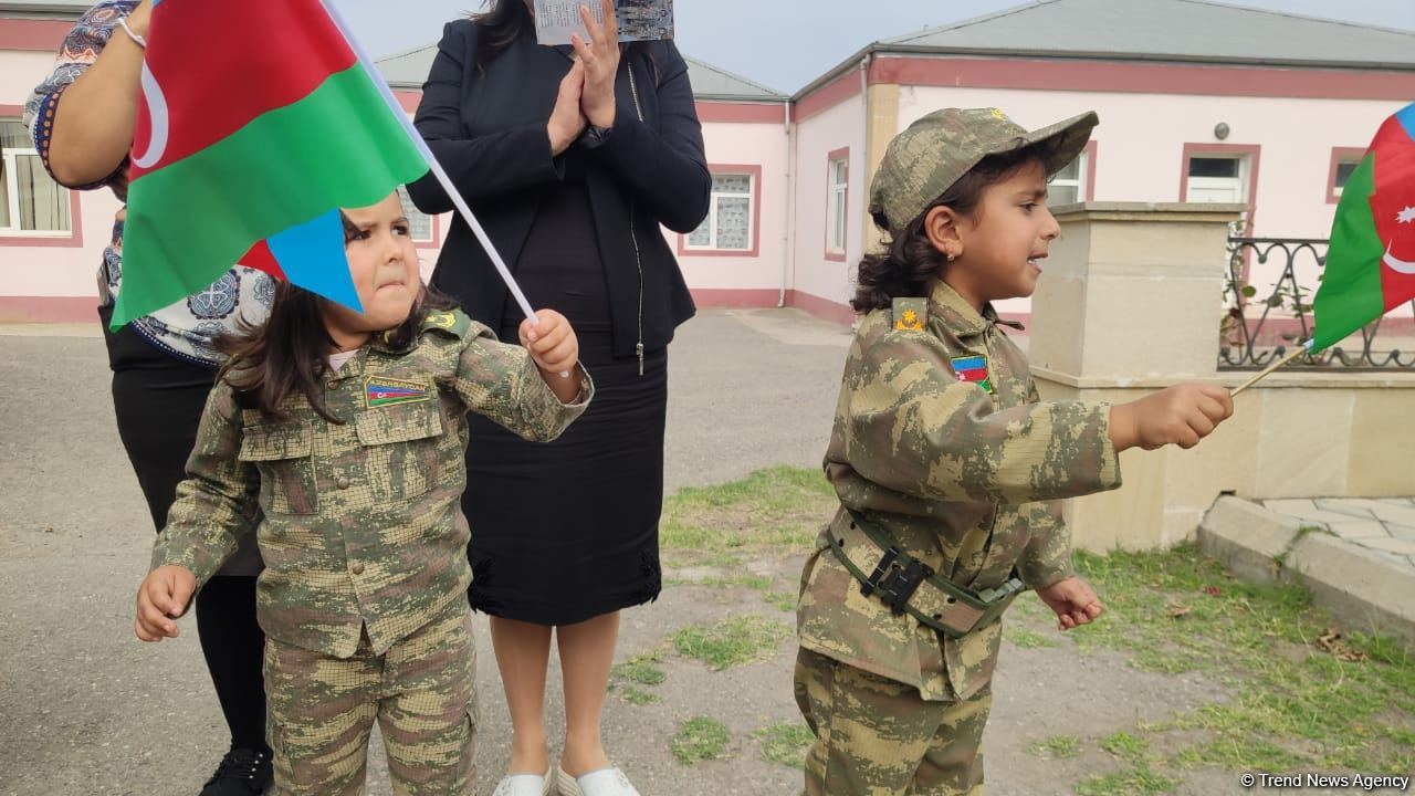 Xocavəndli məcburi köçkünlər bayraq yürüşü keçirdi (FOTO)