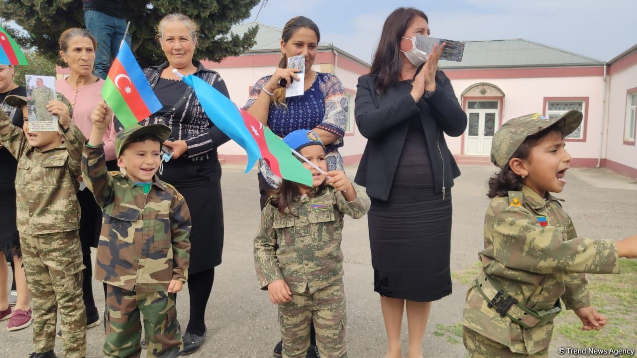 Xocavəndli məcburi köçkünlər bayraq yürüşü keçirdi (FOTO)