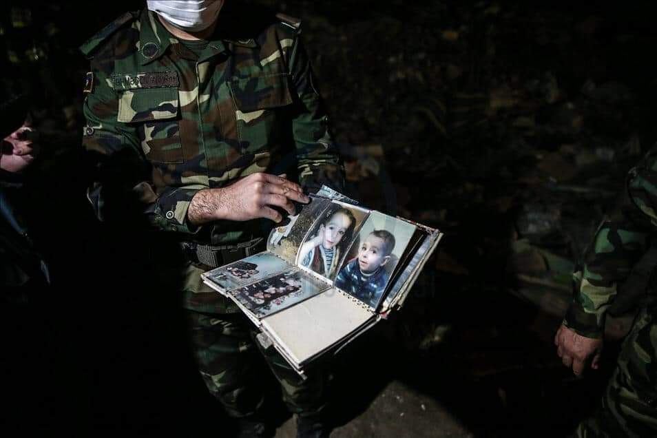 Dünyanın susqunluğu qarşısında danışan şəkillər  (FOTO)