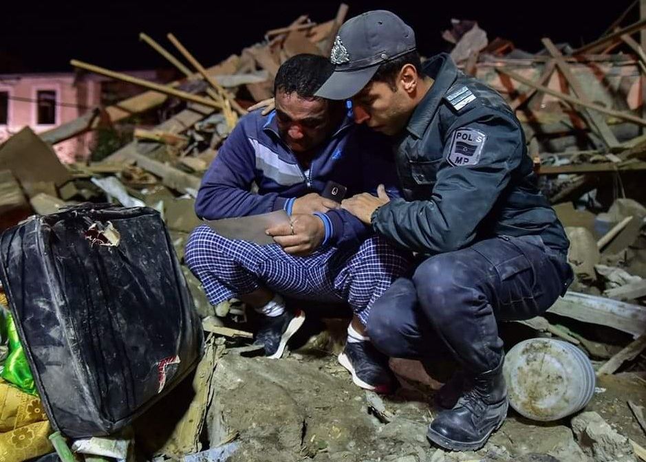 Dünyanın susqunluğu qarşısında danışan şəkillər  (FOTO)