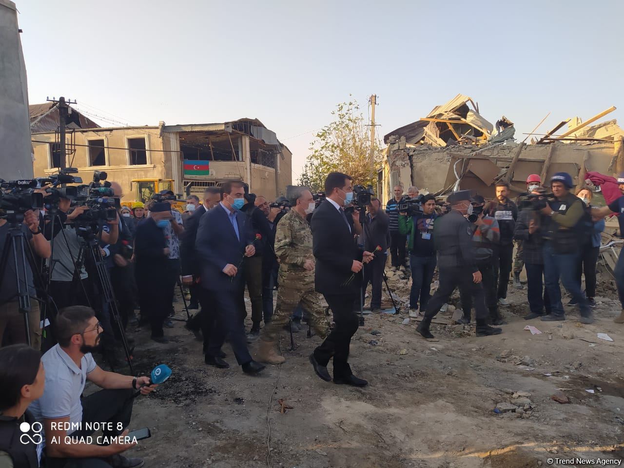 Hikmət Hacıyev və diplomatik korpusun nümayəndələri Gəncədə hadisə yerinə gəliblər (FOTO/VİDEO)