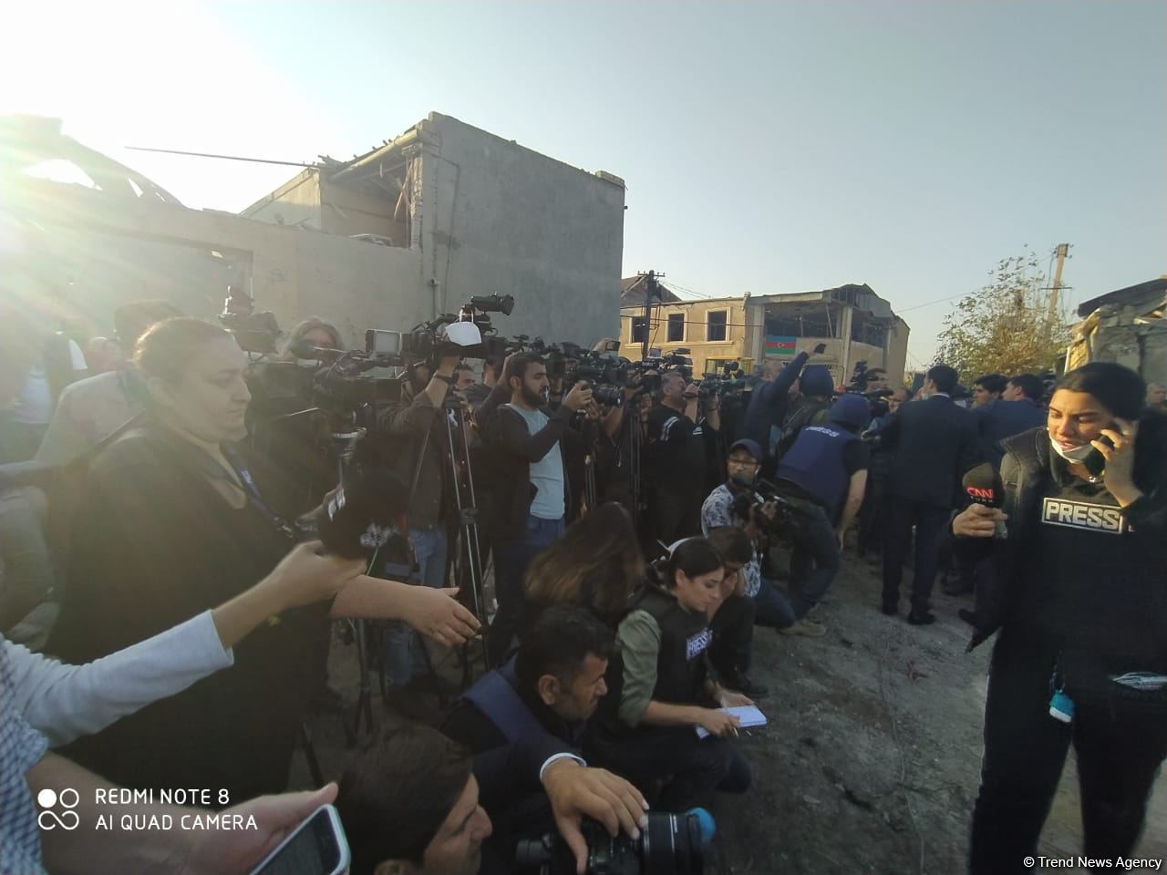Hikmət Hacıyev və diplomatik korpusun nümayəndələri Gəncədə hadisə yerinə gəliblər (FOTO/VİDEO)