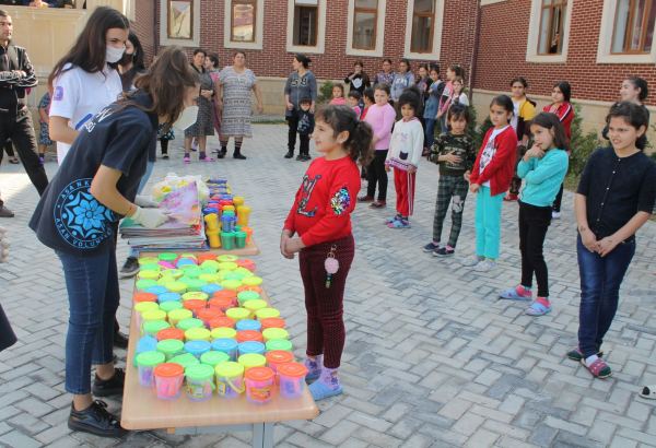 Azərbaycan könüllüləri erməni təcavüzündən zərər görmüş ailələrə baş çəkiblər (FOTO)