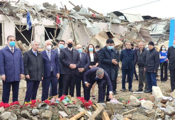 YAP Gəncədə erməni terroru nəticəsində valideynlərini itirmiş uşaqlara təqaüd verəcək (FOTO)