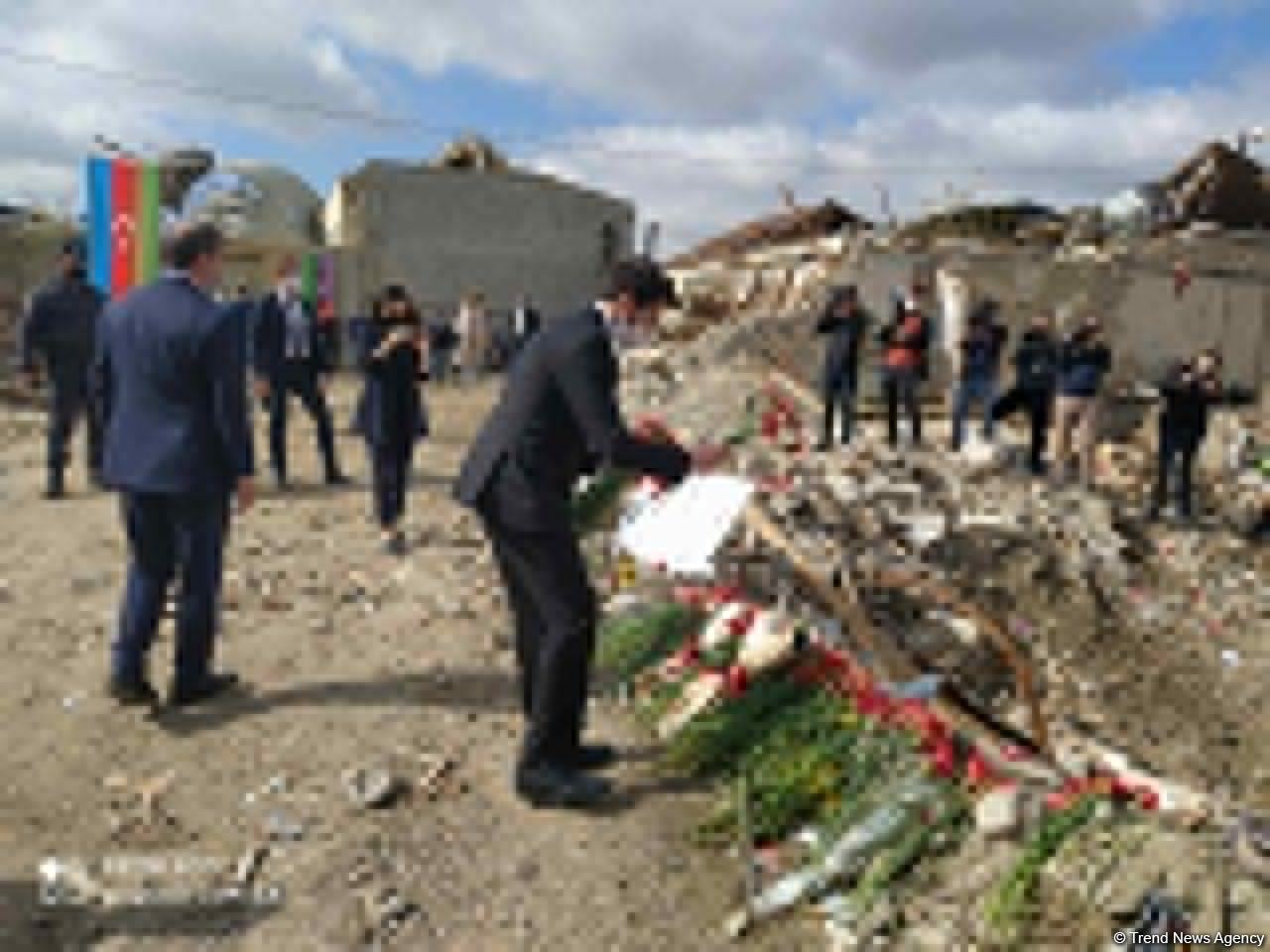 İsrailin səfiri Gəncədə terror baş verən ərazidə olub (FOTO)