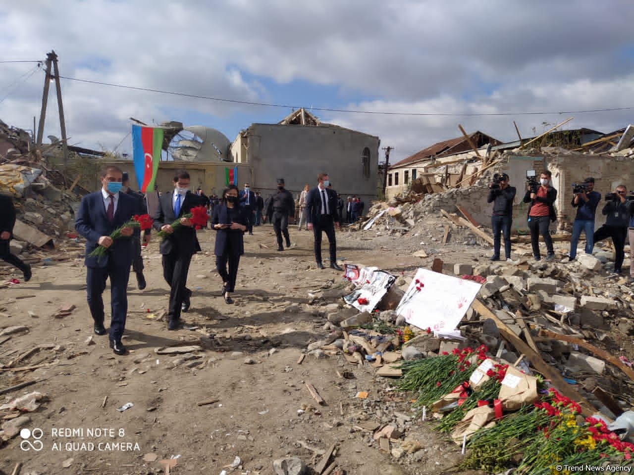 İsrailin səfiri Gəncədə terror baş verən ərazidə olub (FOTO)