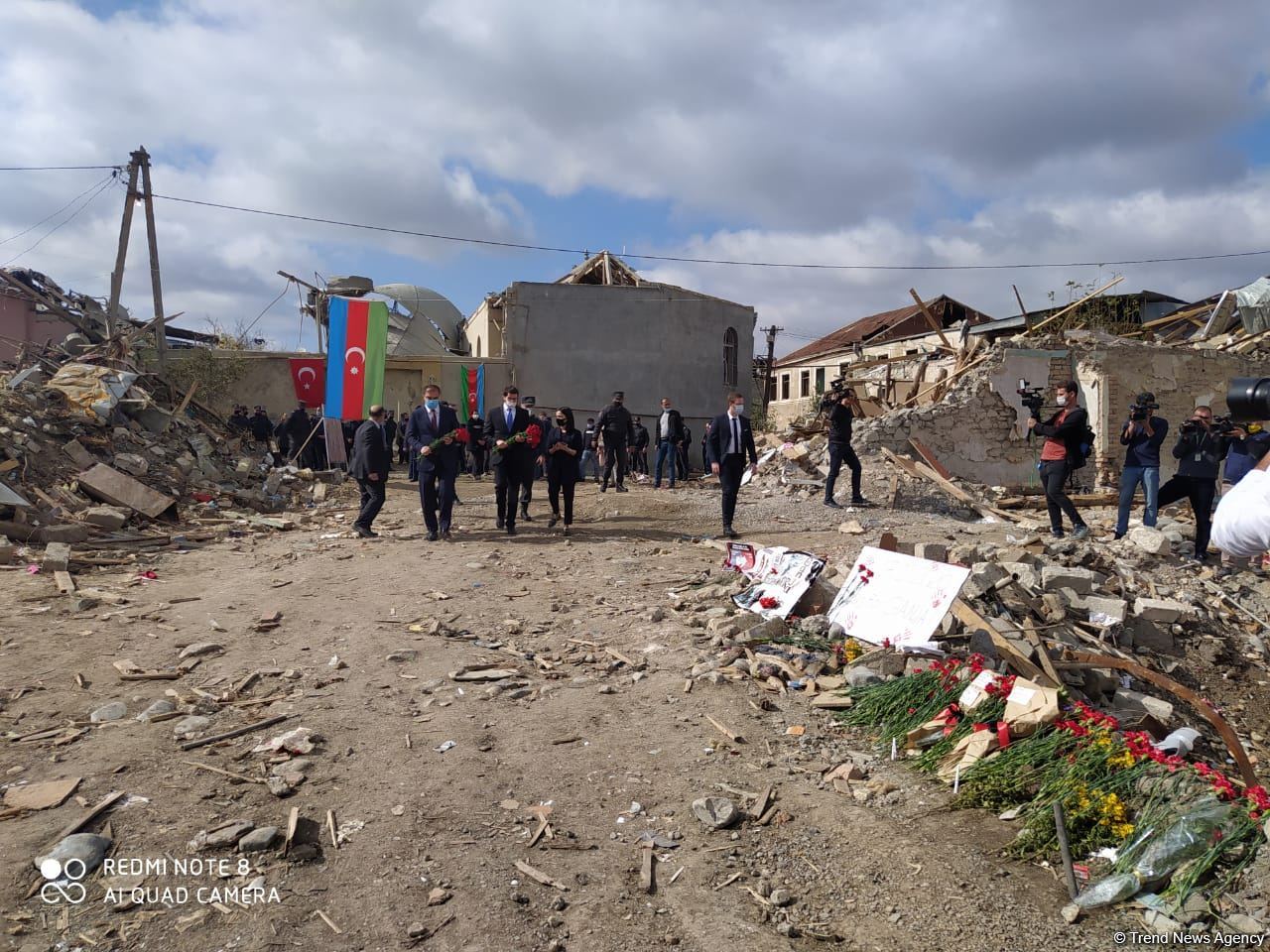 İsrailin səfiri Gəncədə terror baş verən ərazidə olub (FOTO)