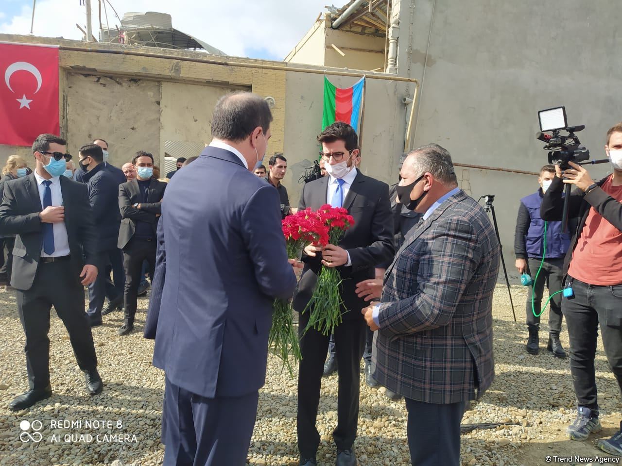 İsrailin səfiri Gəncədə terror baş verən ərazidə olub (FOTO)