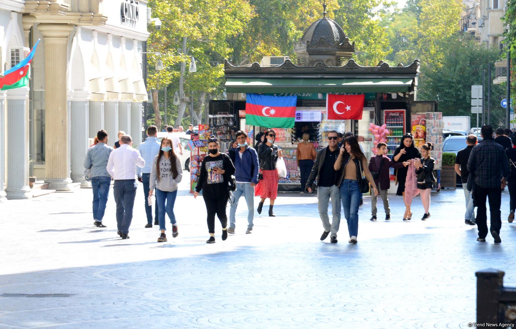 Paytaxt sakinləri karantin qaydalarına necə əməl edir? FOTOREPORTAJ