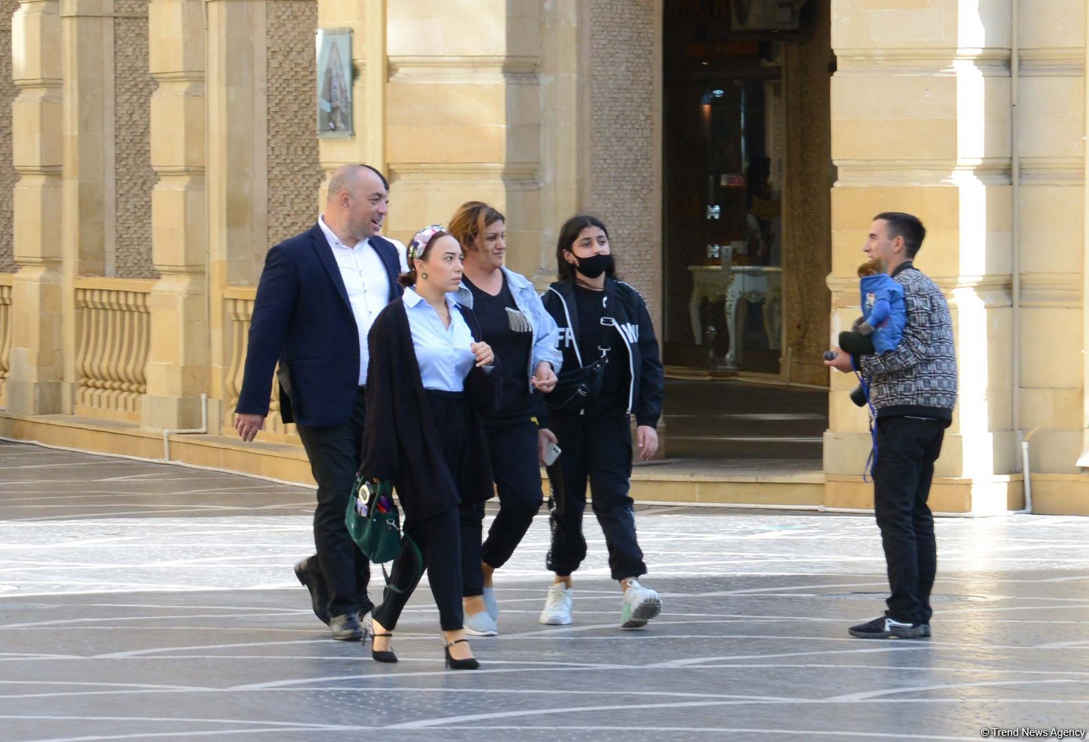 Paytaxt sakinləri karantin qaydalarına necə əməl edir? FOTOREPORTAJ