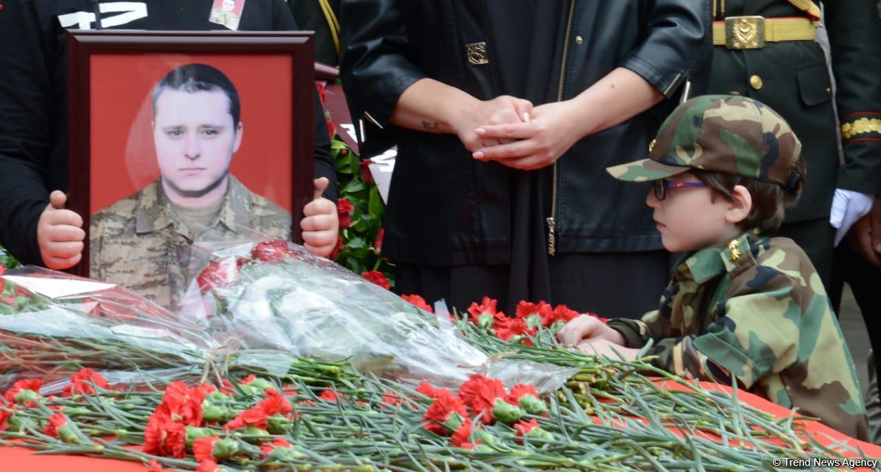 Dmitri Solntsev 2-ci Şəhidlər Xiyabanında dəfn olunub (FOTO) (ƏLAVƏ OLUNUB 3)