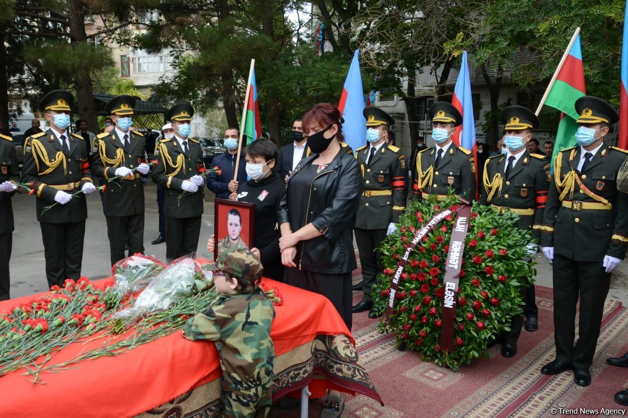 Dmitri Solntsev 2-ci Şəhidlər Xiyabanında dəfn olunub (FOTO) (ƏLAVƏ OLUNUB 3)