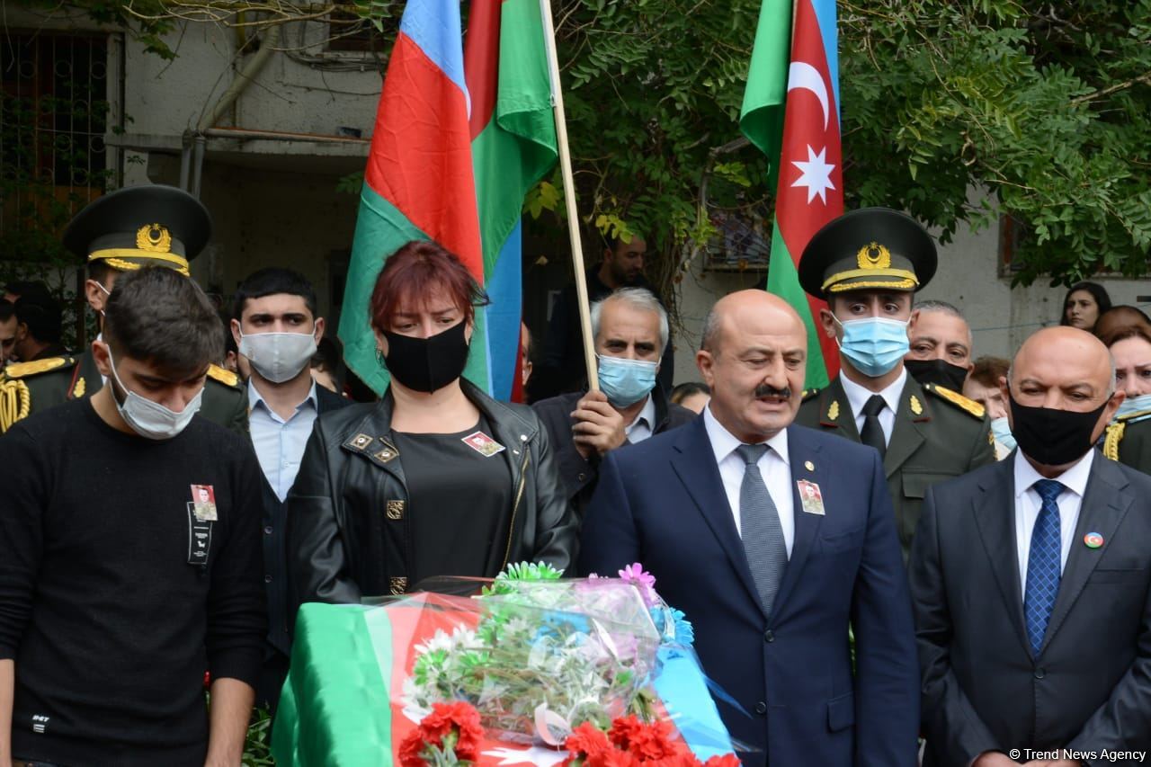 Dmitri Solntsev 2-ci Şəhidlər Xiyabanında dəfn olunub (FOTO) (ƏLAVƏ OLUNUB 3)
