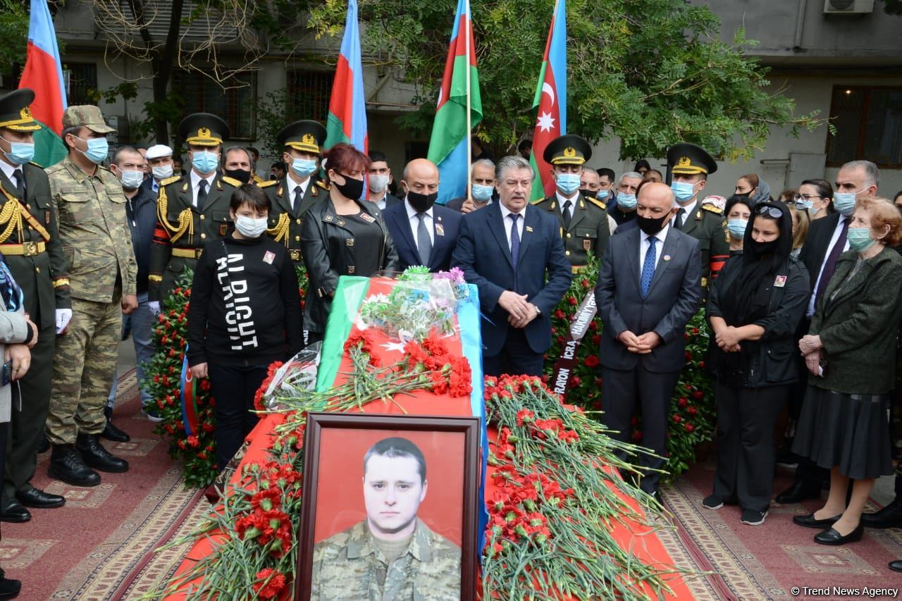 Dmitri Solntsev 2-ci Şəhidlər Xiyabanında dəfn olunub (FOTO) (ƏLAVƏ OLUNUB 3)
