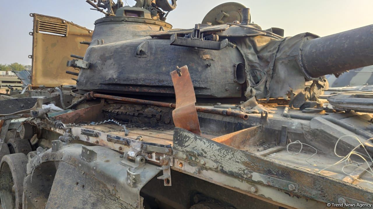 Erməni tankları ermənilərə qarşı (FOTO)