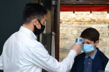 Paytaxt restoranları sanitar-epidemioloji qaydalara necə riayət edir (FOTOREPORTAJ)