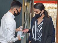 Paytaxt restoranları sanitar-epidemioloji qaydalara necə riayət edir (FOTOREPORTAJ)