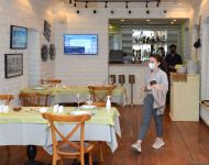 Paytaxt restoranları sanitar-epidemioloji qaydalara necə riayət edir (FOTOREPORTAJ)